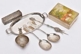 A SELECTION OF ASSORTED CONTINENTAL SILVER ITEMS, to include an oval double handled dish, a tea