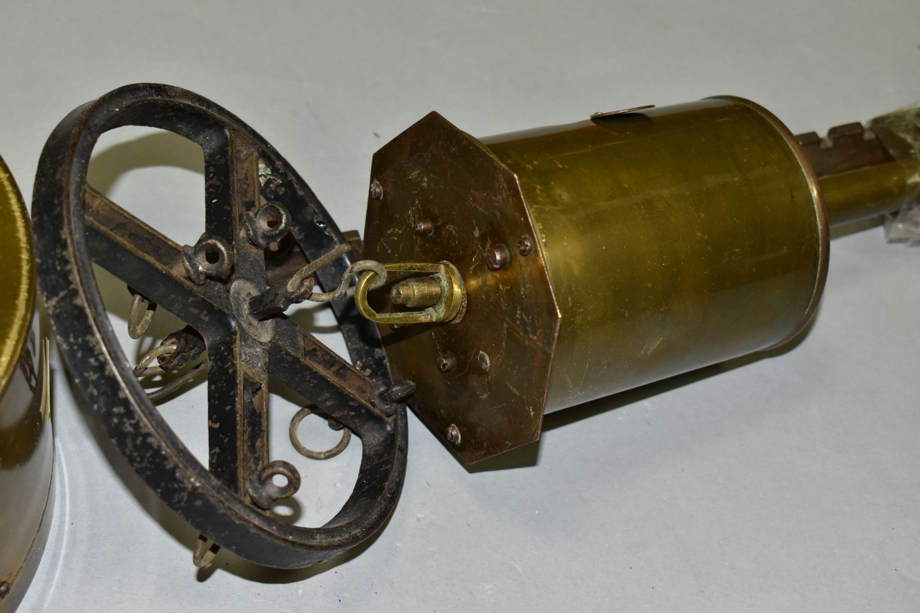 A VICTORIAN BRASS BOTTLE JACK, 'Salters Economical', with bracket, wheel and key, together with a - Image 5 of 7