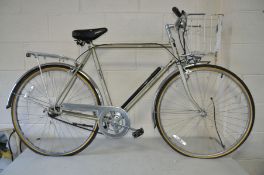 AN EMMELLE GT3 WAYFAIRER GENTS BIKE with 23ins frame, 26ins wheels, front basket