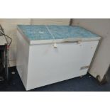 A BOSCH CHEST FREEZER 127cm wide (PAT pass and working at -18 degrees)(lock inoperable and has a