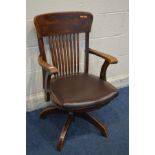 AN EARLY 20TH CENTURY OAK SWIVEL OFFICE OPEN ARMCHAIR