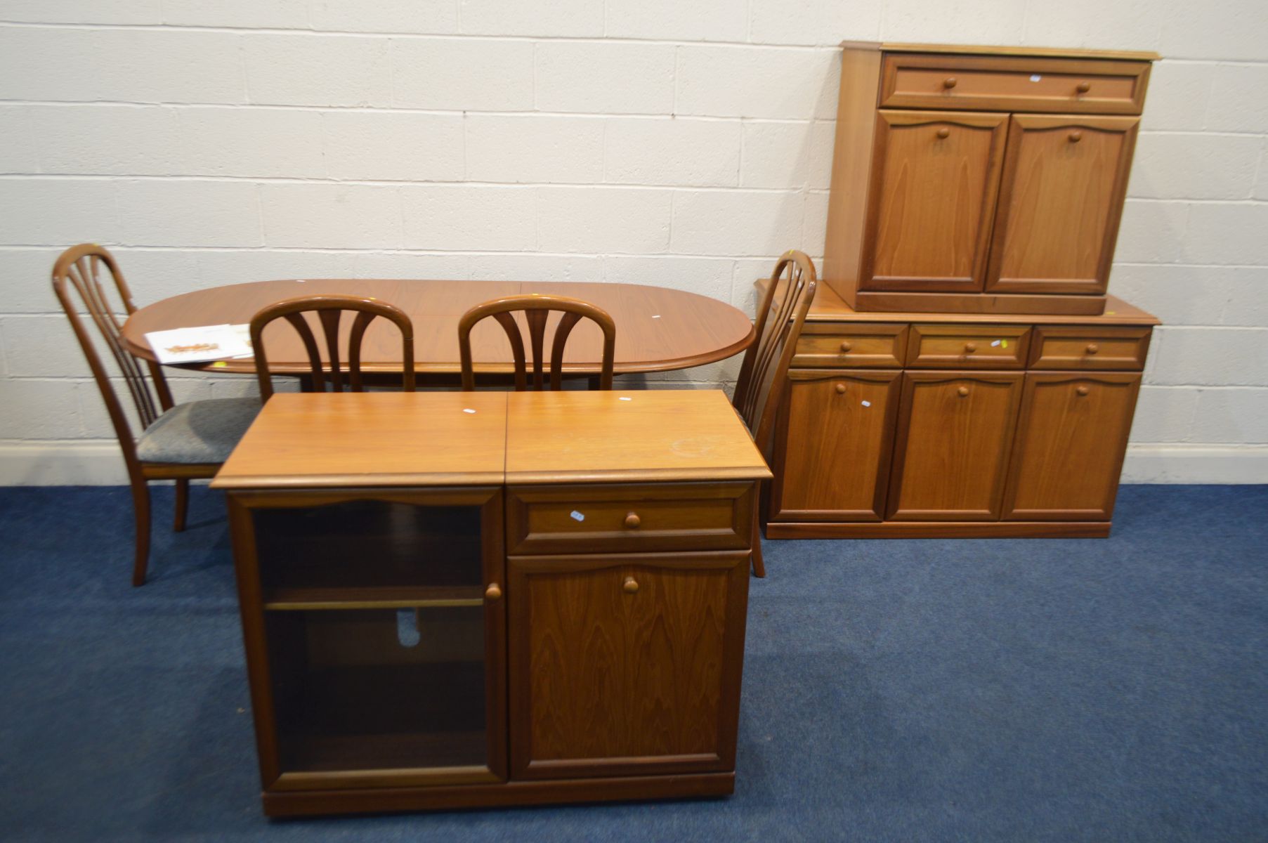 A SUTCLIFFE TEAK EXTENDING DINING TABLE, extended length 179cm x closed length 140cm x depth 93cm