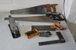 A SELECTION OF VINTAGE CARPENTRY TOOLS including a Record No077A plane, a boxed Stanley No75