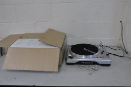 A BOXED NUMARK TT USB TURNTABLE with all packaging and USB cable ( PAT pass and working )