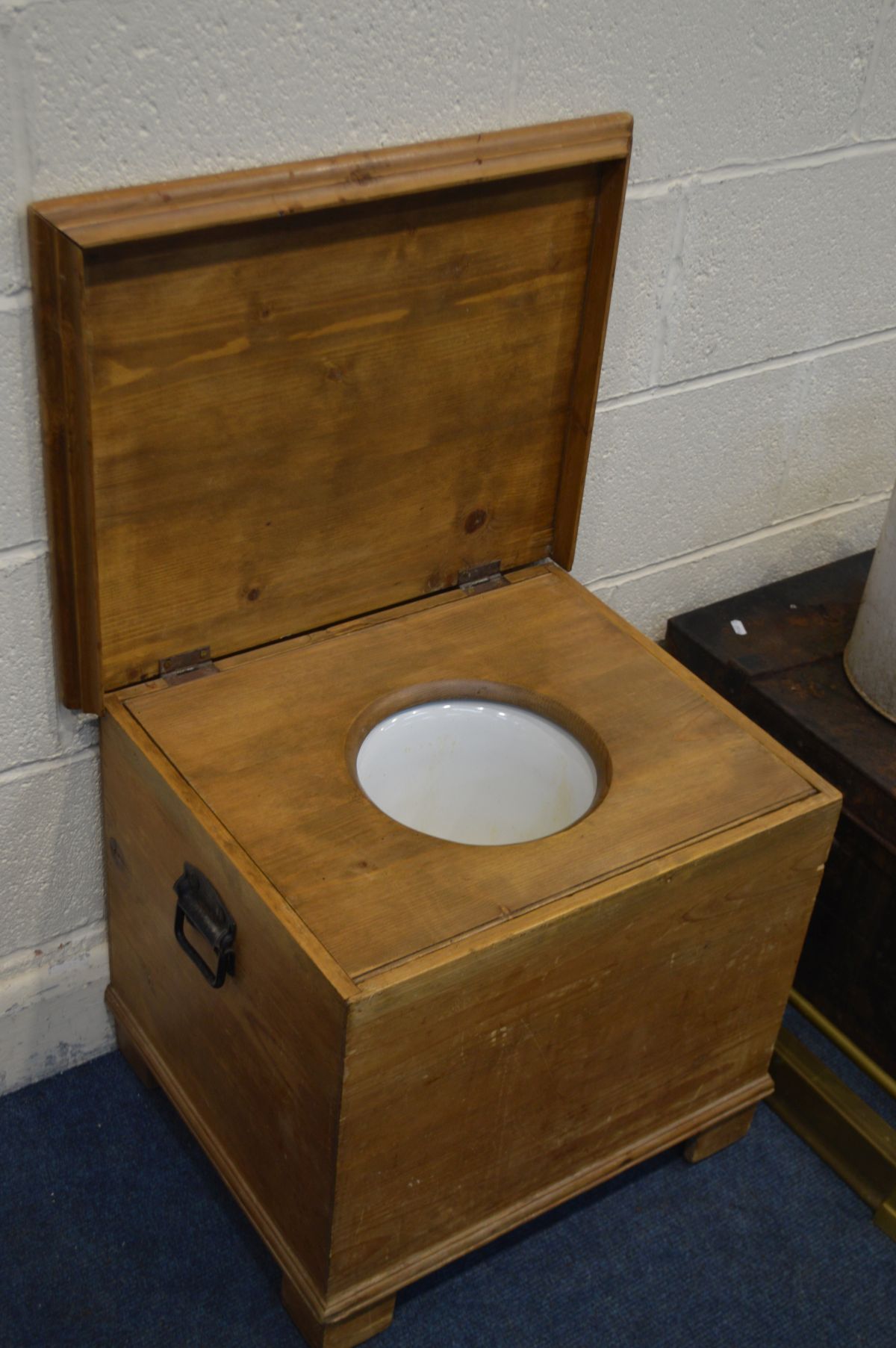 A VINTAGE TIN TRUNK, along with an extending brass fender, enamelled flour bin, painted bucked, - Image 4 of 4