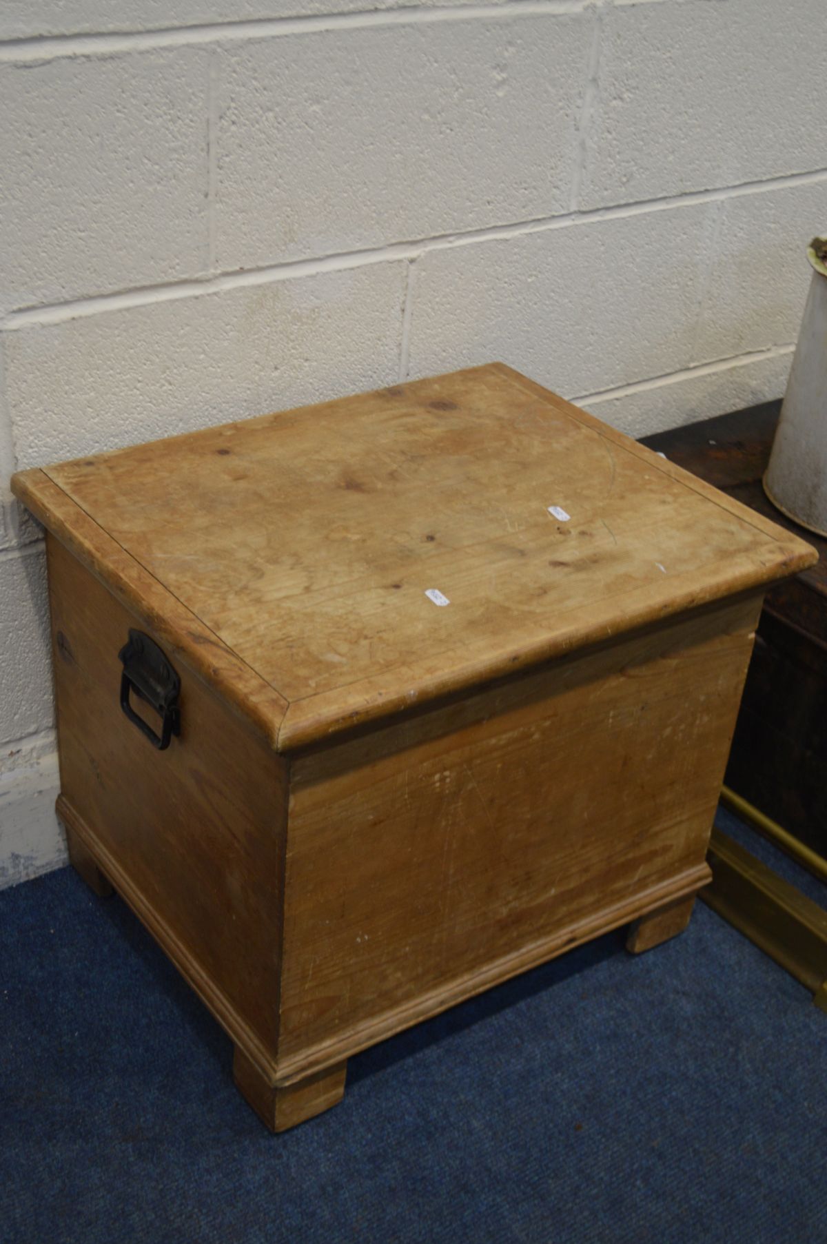 A VINTAGE TIN TRUNK, along with an extending brass fender, enamelled flour bin, painted bucked, - Image 3 of 4