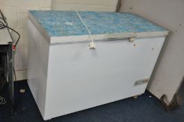 A BOSCH CHEST FREEZER 127cm wide (PAT pass and working at -18 degrees)(lock inoperable and has a