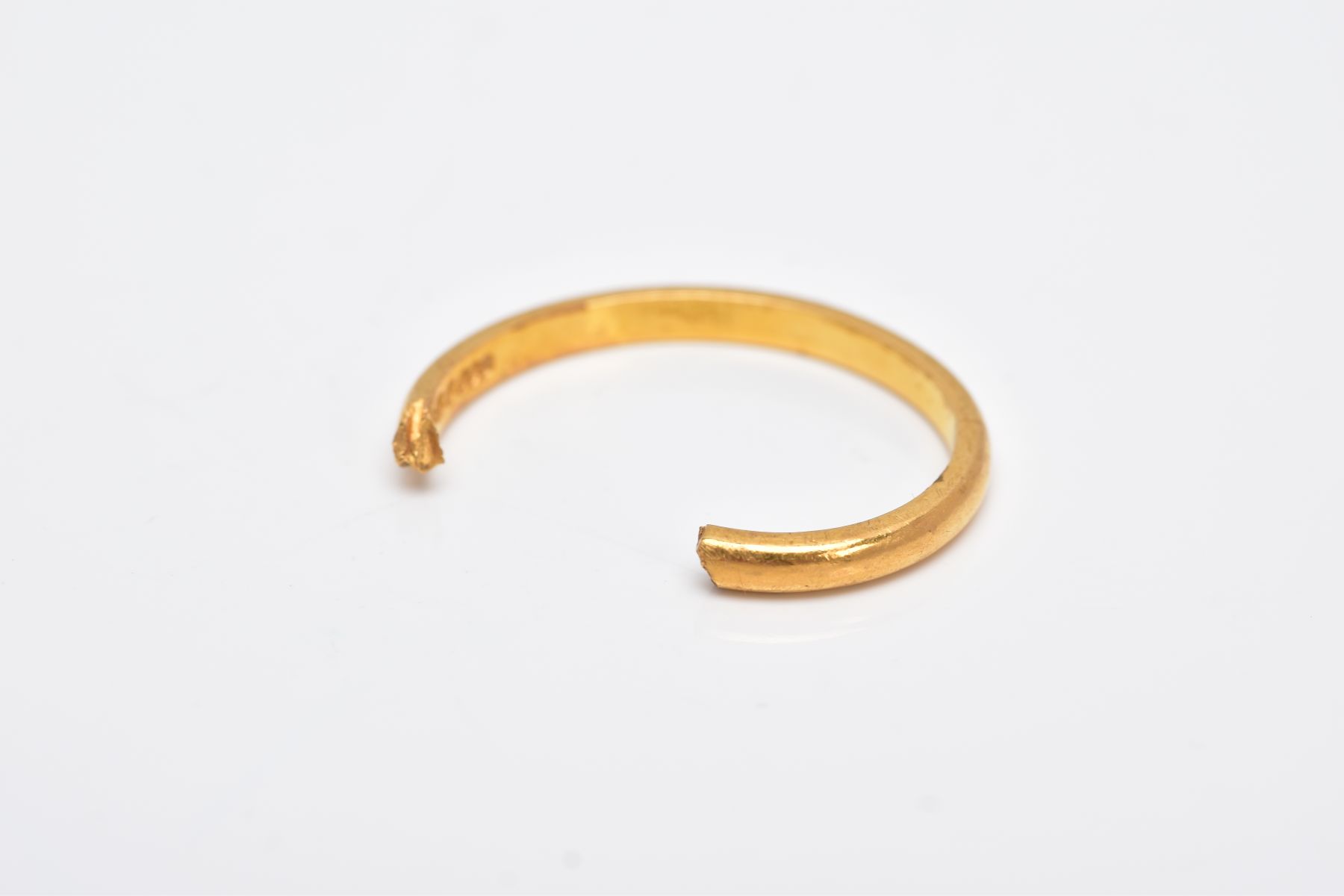 A SPLIT 22CT GOLD BAND, of a plain polished design, split shank, hallmarked 22ct gold Birmingham, - Image 2 of 2