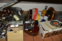 FOUR BOXES AND LOOSE KITCHEN RELATED ITEMS, to include boxed Le Creuset Fondue set, (used), boxed