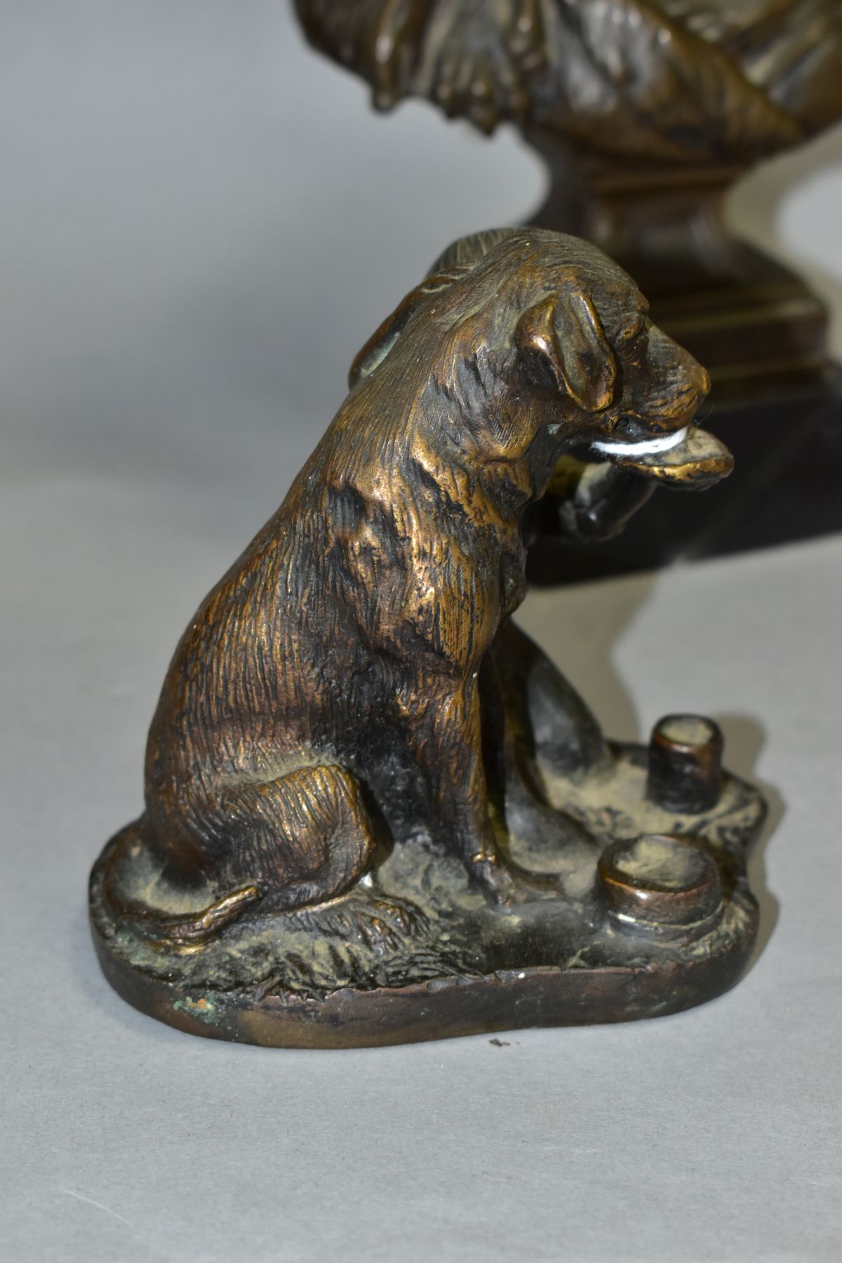 AFTER SCHULTZ, a small bronze figure group of boy feeding dog, impressed name to base, height - Bild 3 aus 7