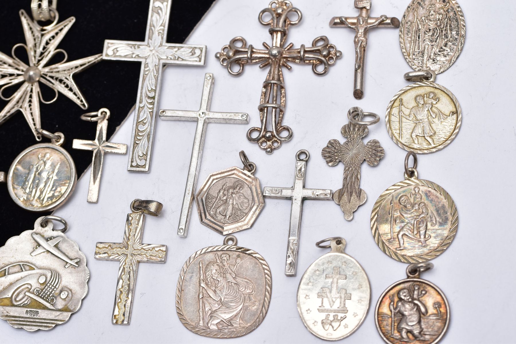 A BAG OF ASSORTED SILVER AND WHITE METAL PENDANTS, to include two silver crosses with hallmarks - Image 3 of 3