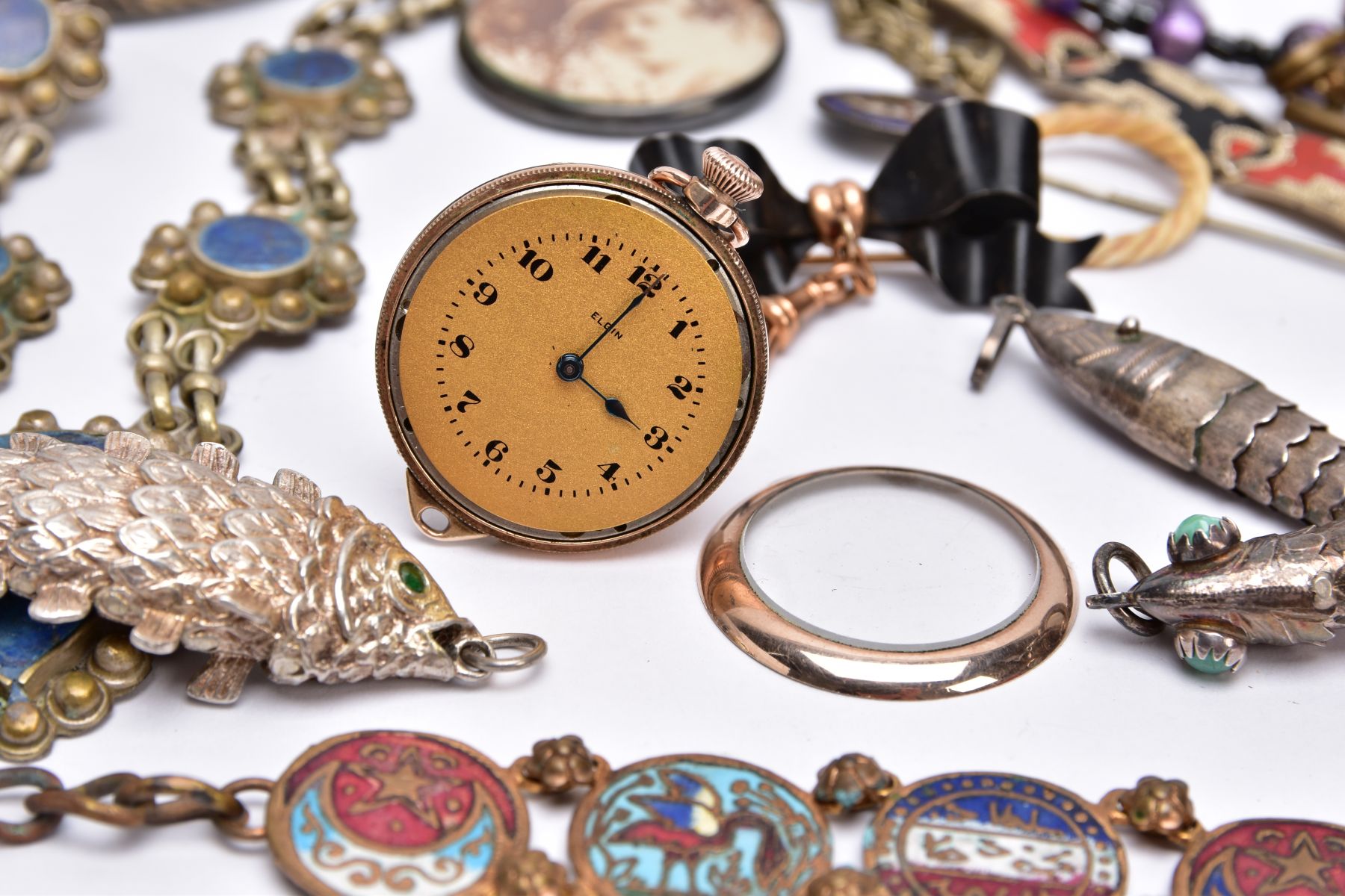 A BOX OF ASSORTED JEWELLERY, to include a yellow metal cameo brooch, depicting a gentleman in - Image 8 of 10