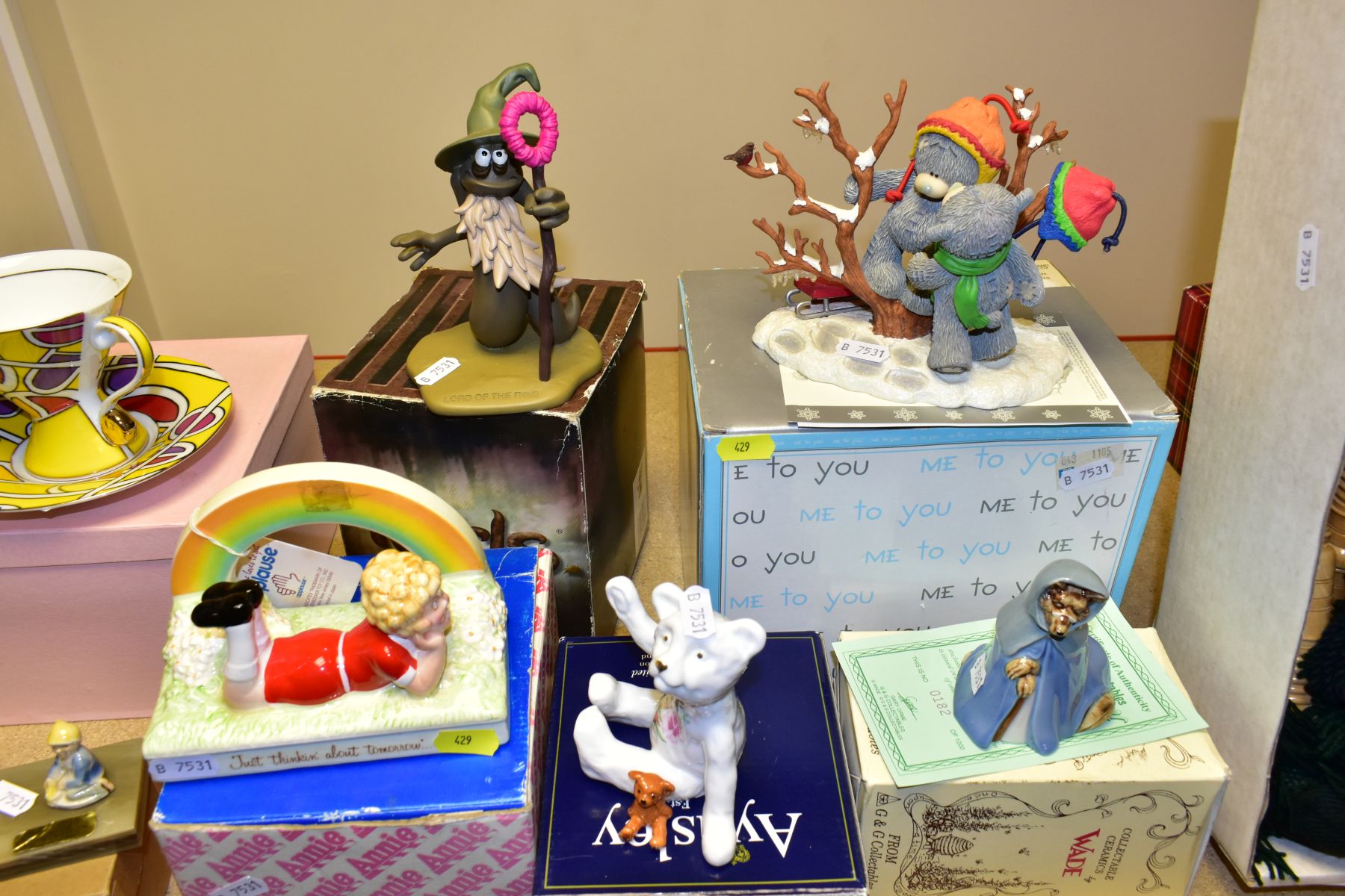 COLLECTABLE ITEMS comprising Wade 'Big Bad Wolf', Applause 'Annie', Aynsley 'Wild Tudor', Teddy with - Image 14 of 15