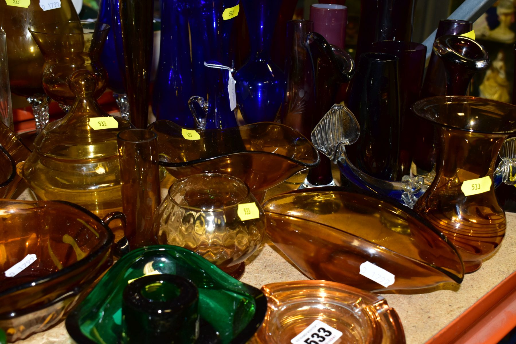 A QUANTITY OF COLOURED GLASS, to include controlled bubble bud vases, Chance handkerchief vase, - Image 4 of 10