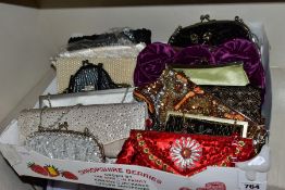 SEVENTEEN VARIOUS BEADED/EMBROIDERED HANDBAGS/PURSES, ETC