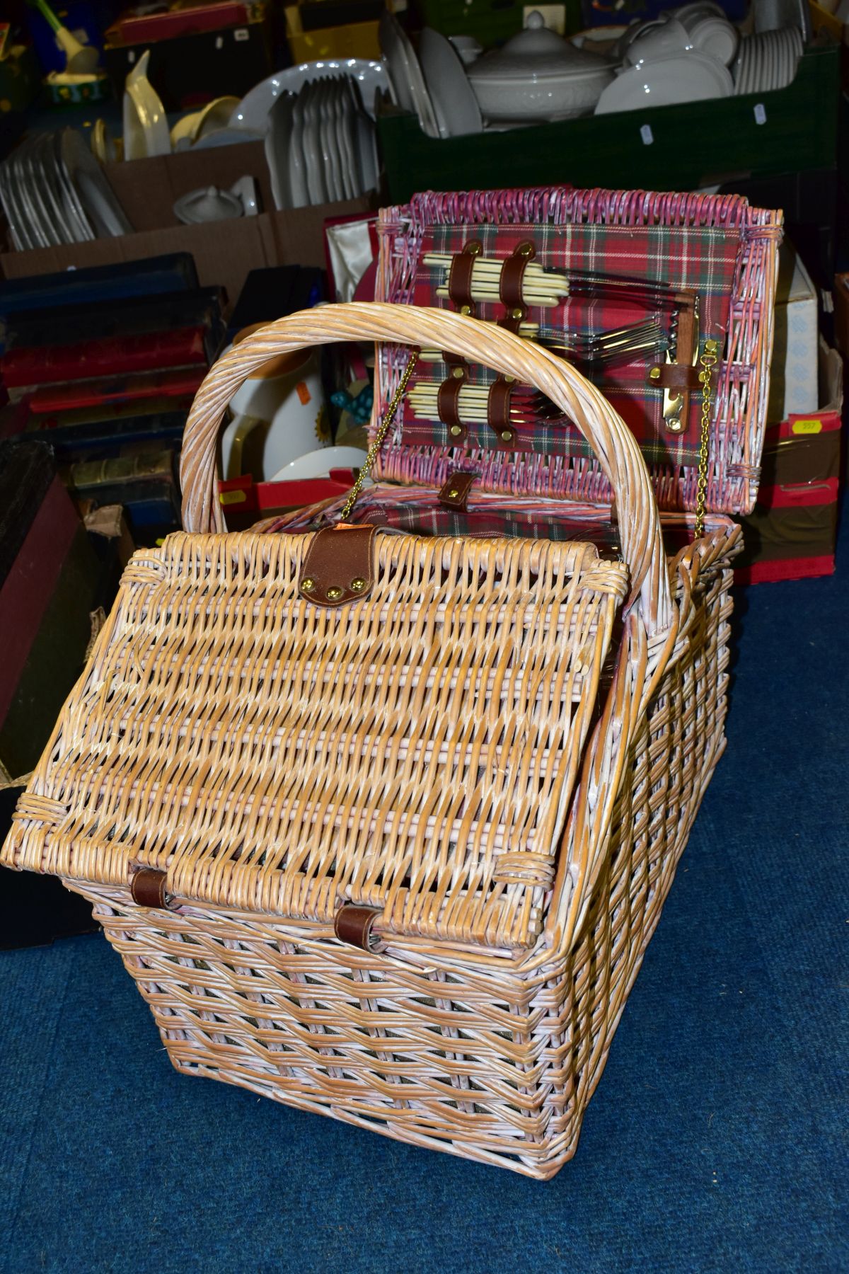 A MODERN WICKER PICNIC BASKET, containing four place settings with two extra wine glasses, - Image 2 of 8