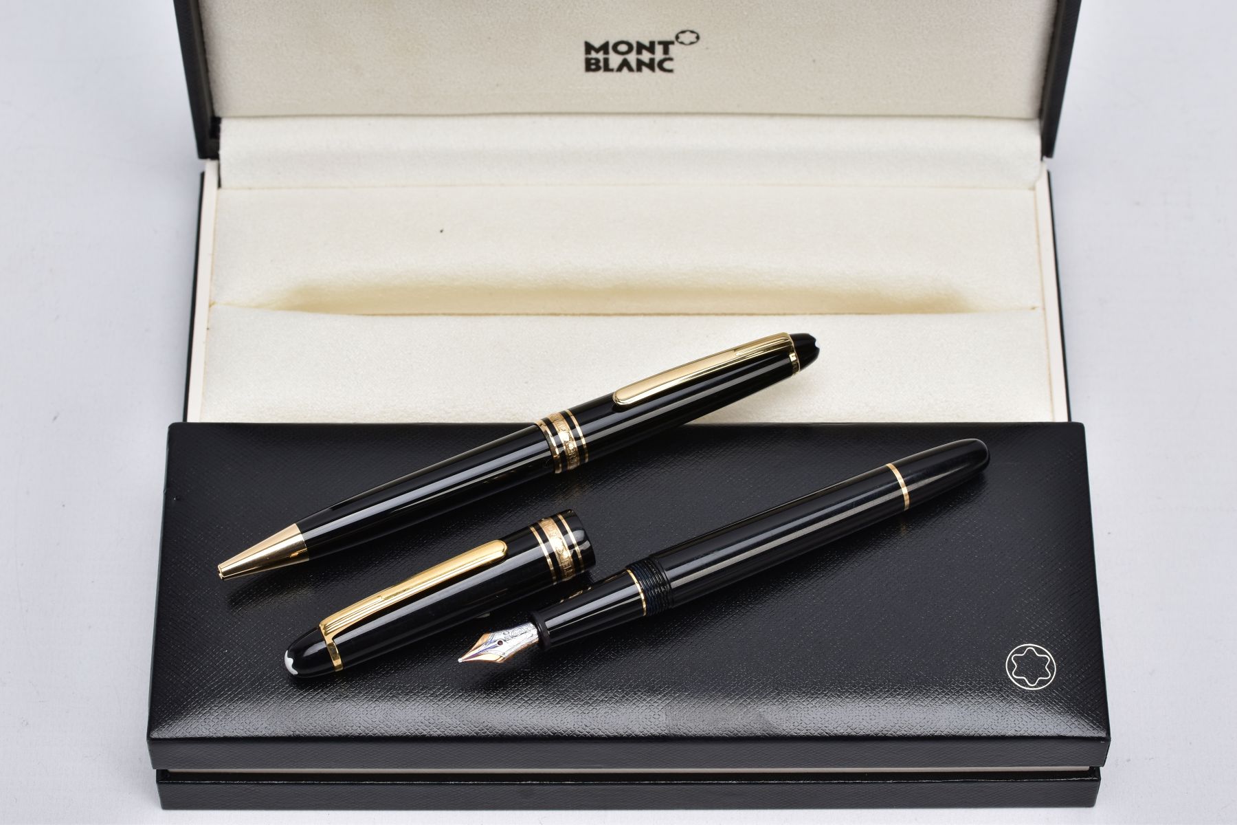 A CASED 'MONT BLANC-MEISTERSTUCK' FOUNTAIN PEN AND BALL POINT PEN, black lacquer with gold