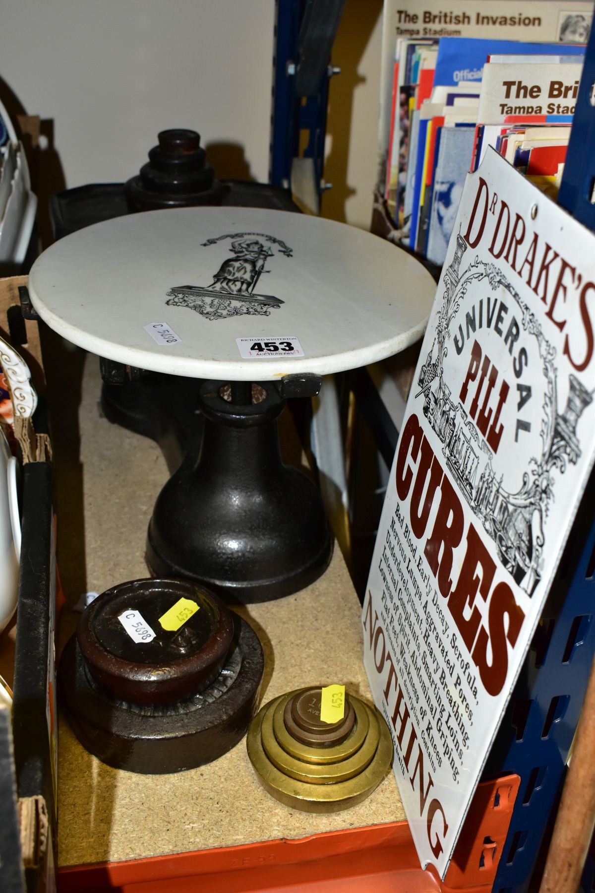 A SET OF TABLE TOP BALANCE SCALES, no makers marking, black painted cast iron base with circular