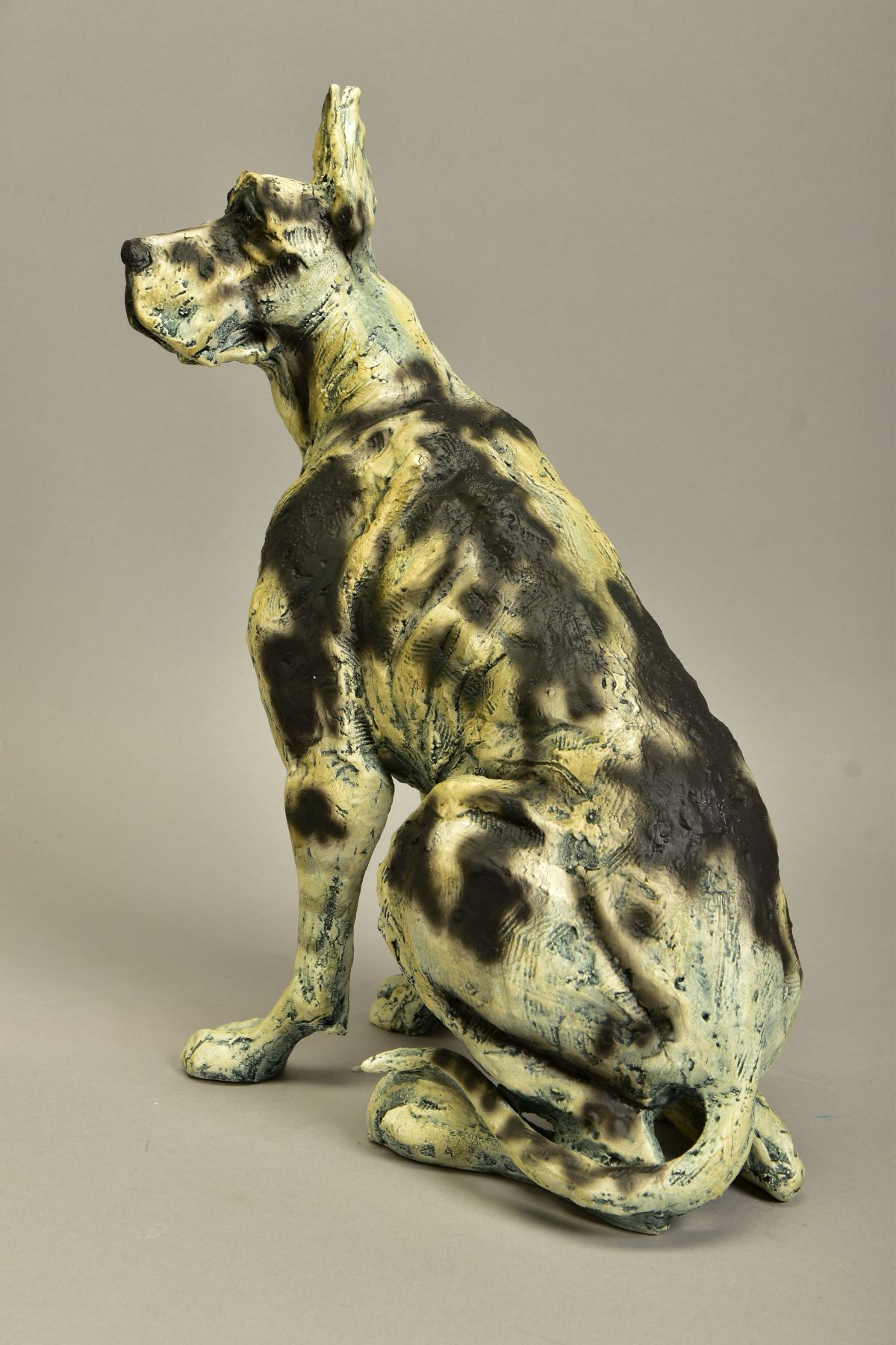 APRIL SHEPHERD (BRITISH CONTEMPORARY) 'ON GUARD' a limited edition sculpture of a Great Dane 62/295, - Bild 5 aus 6