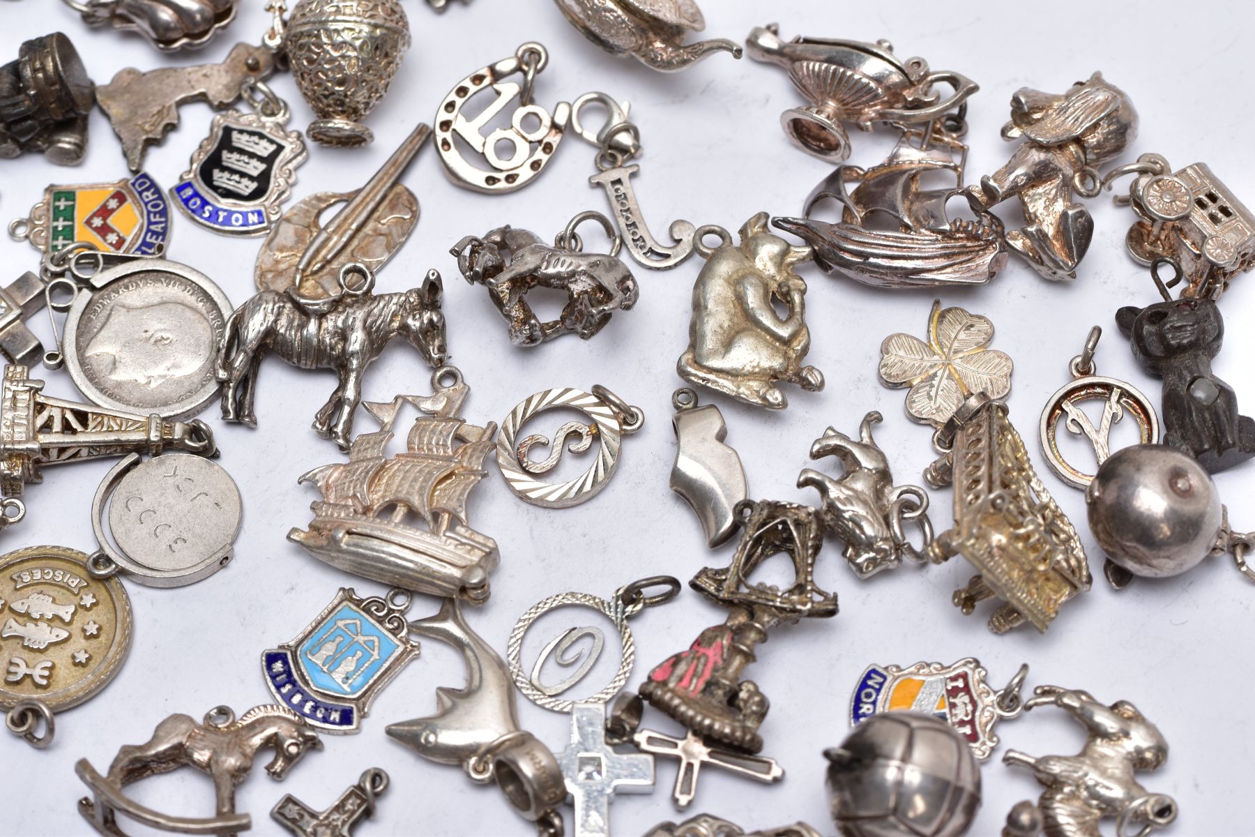 A BAG OF ASSORTED SILVER AND WHITE METAL CHARMS, to include sixty four charms in various forms - Image 3 of 7