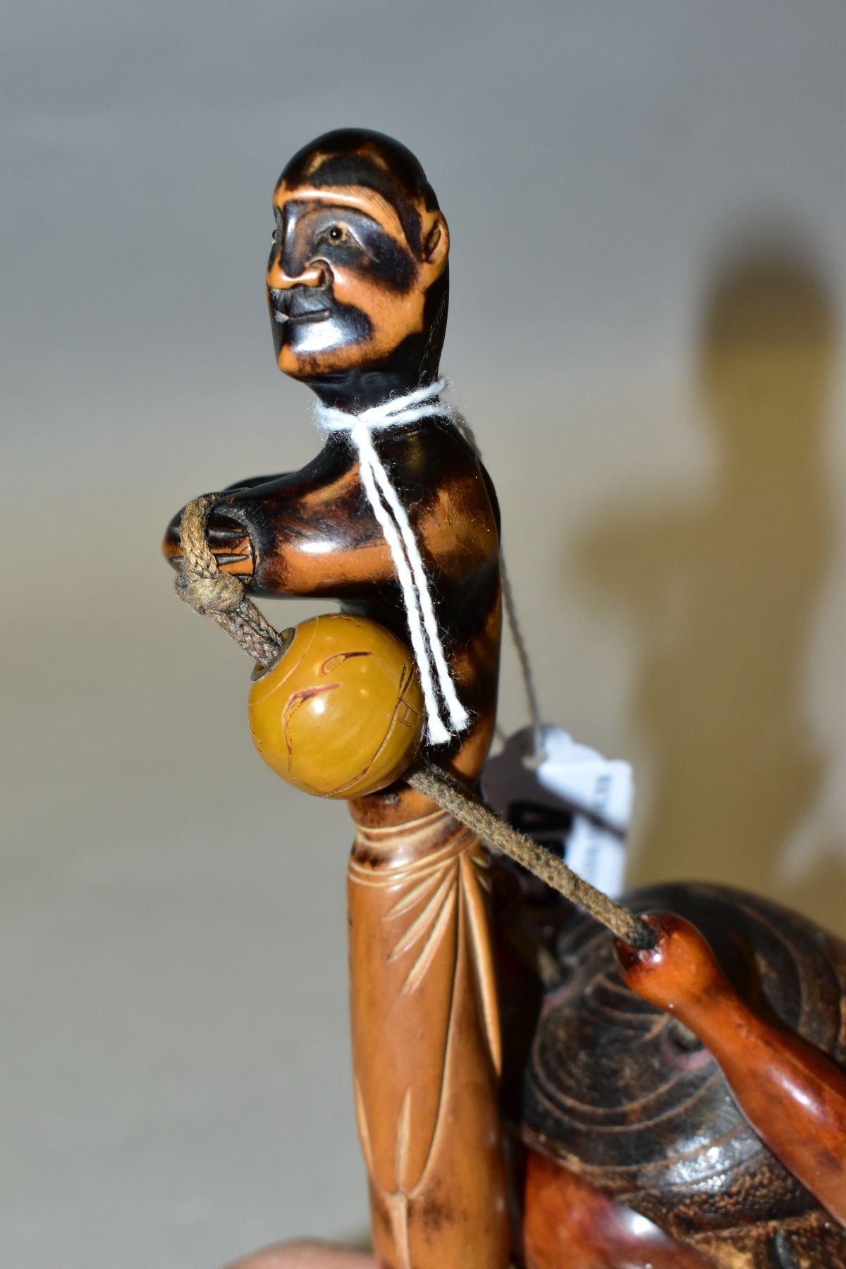 A JAPANESE TOBACCO BOX AND FIGURAL PIPE HOLDER, the pipe holder shaped as an elongated man, length - Image 6 of 8