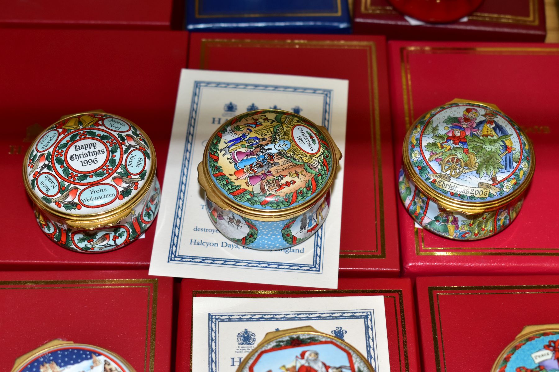 SEVEN BOXED HALCYON DAYS CHRISTMAS ENAMEL BOXES, 1993, 1994 with certificate, 1995, 1996, 1997 - Image 3 of 5