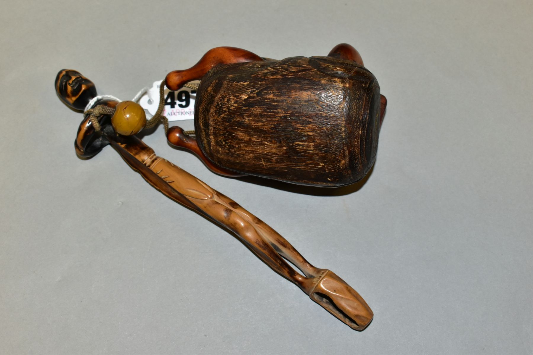 A JAPANESE TOBACCO BOX AND FIGURAL PIPE HOLDER, the pipe holder shaped as an elongated man, length - Image 4 of 8