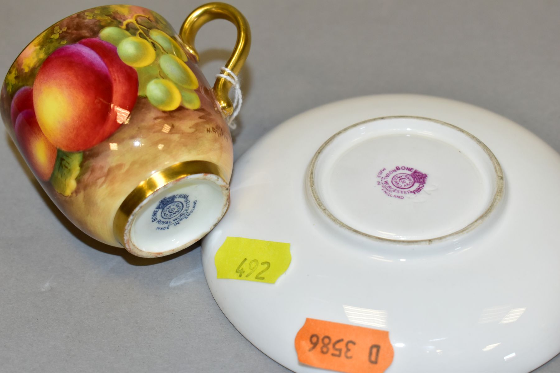 A ROYAL WORCESTER PORCELAIN CABINET FRUIT STUDY COFFEE CUP AND SEPARATE SAUCER, both decorated - Image 4 of 7