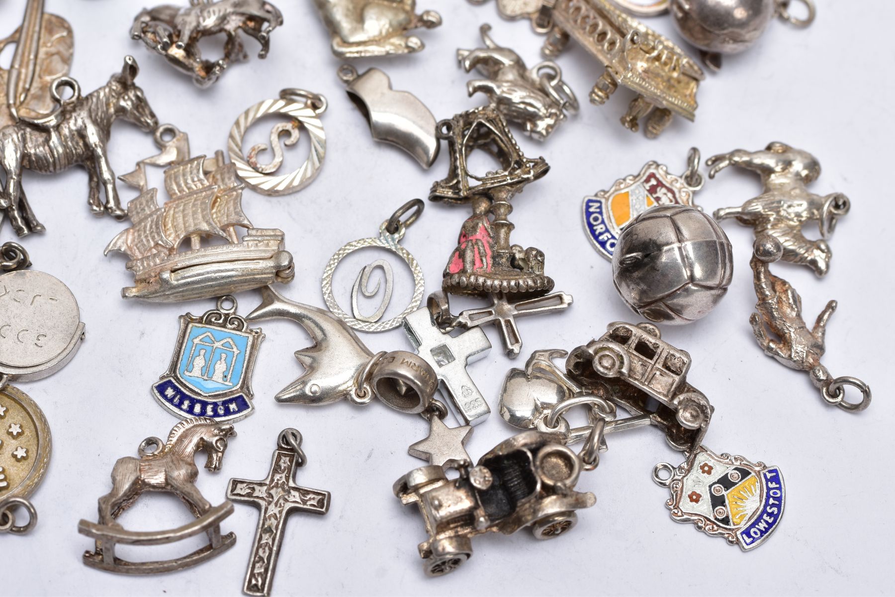 A BAG OF ASSORTED SILVER AND WHITE METAL CHARMS, to include sixty four charms in various forms - Image 6 of 7