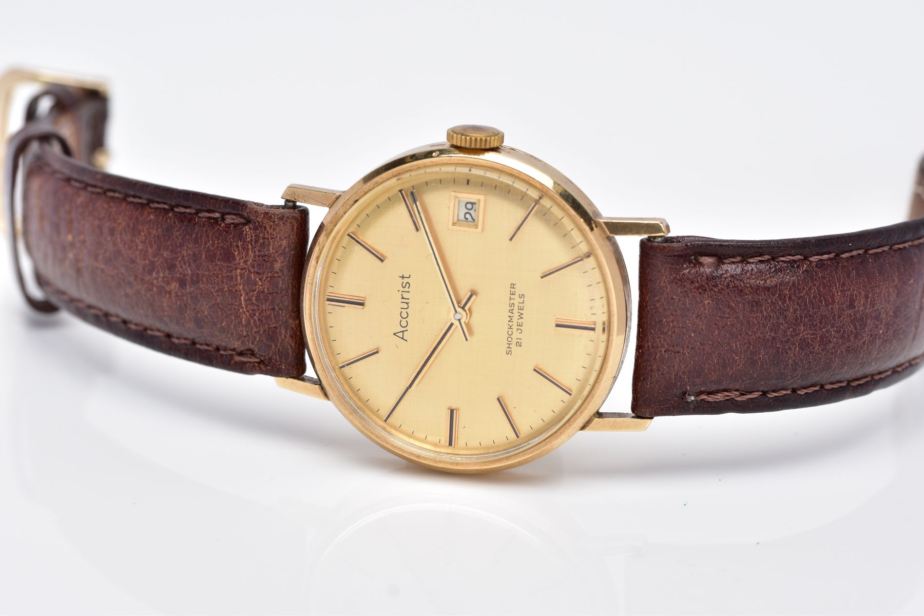 A 9CT GOLD GENTS 'ACCURIST' WRISTWATCH, hand wound movement, round gold dial signed 'Accurist, shock - Image 4 of 7