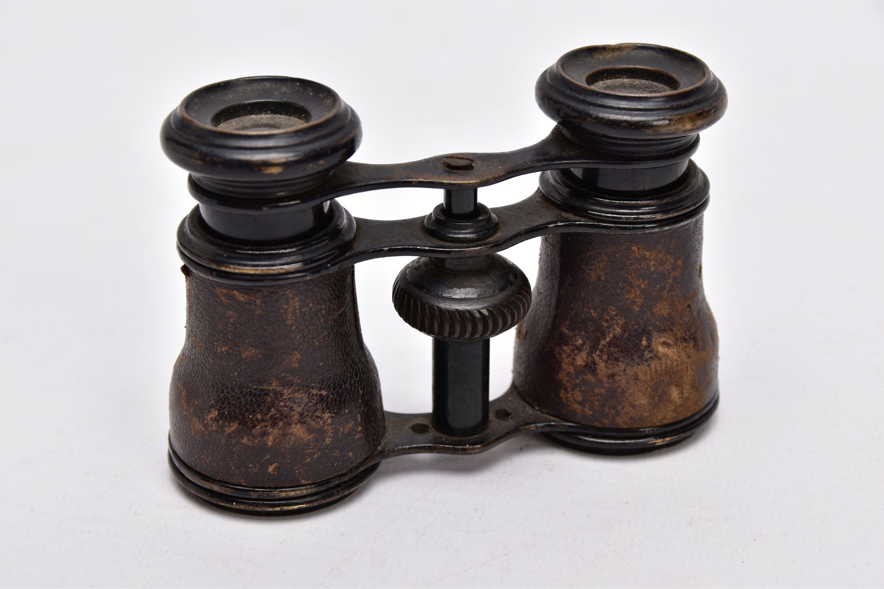 A PAIR OF EARLY 20TH CENTURY OPERA GLASSES, leather cased objective barrels, central focus wheel - Image 2 of 6