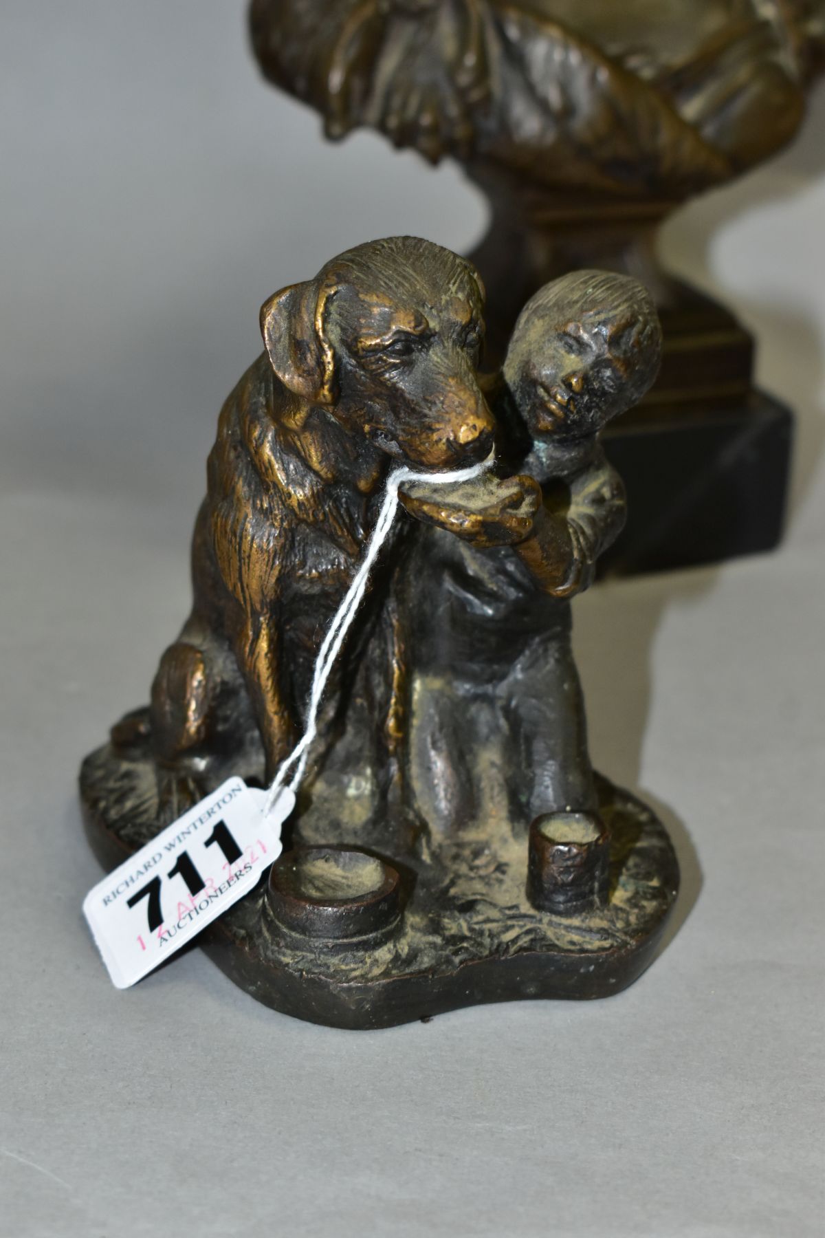 AFTER SCHULTZ, a small bronze figure group of boy feeding dog, impressed name to base, height - Bild 2 aus 7