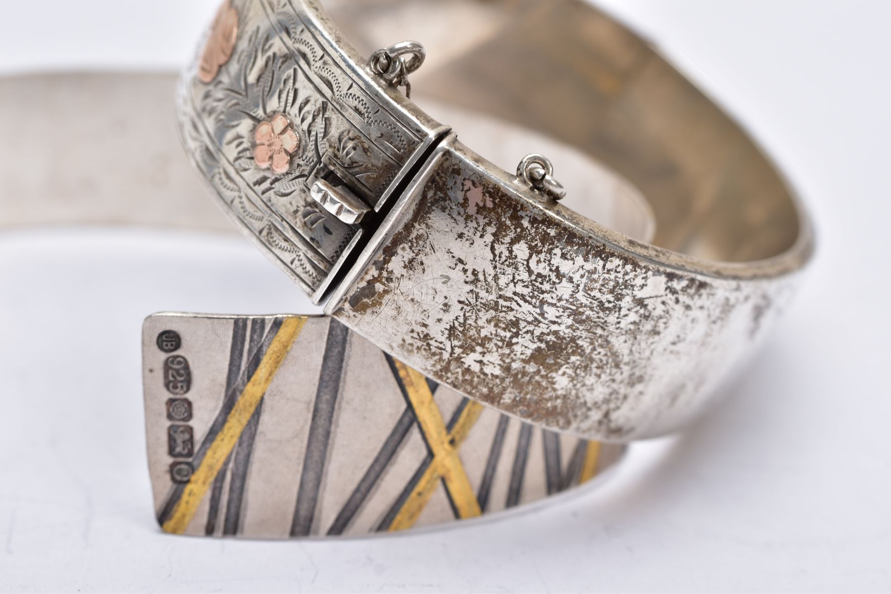 A SILVER BANGLE AND A WHITE METAL CUFF, the silver hinged bangle, with a decorative rose gold tone - Image 3 of 3