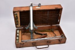 A CASED SET OF PORTABLE AVON SCALE CO OF LONDON FISH SCALES, to weight up to 20lbs, the case