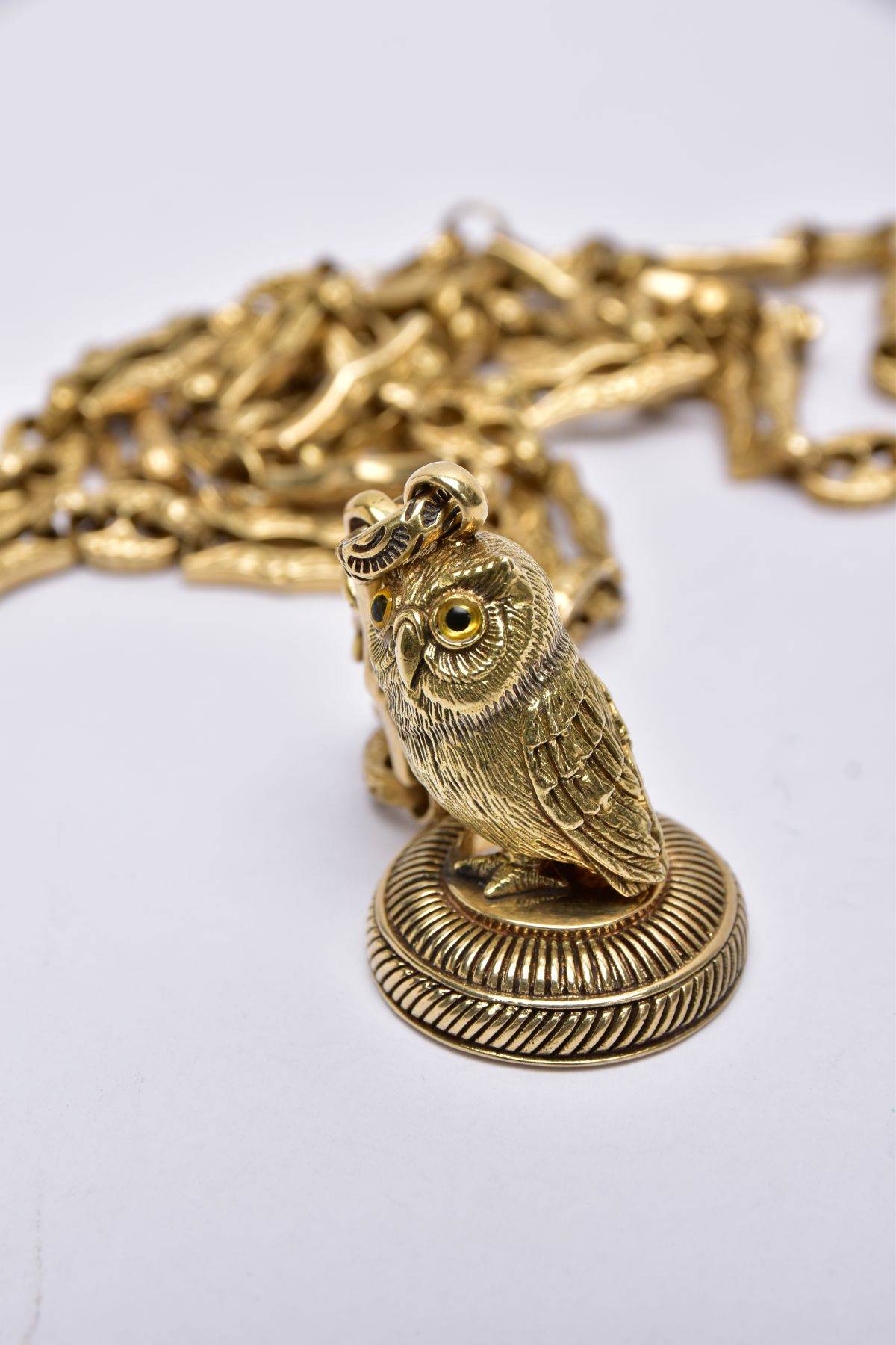 A CONTEMPORARY YELLOW METAL CHAIN WITH OWL FOB, designed with a textured fancy link chain fitted - Image 4 of 4