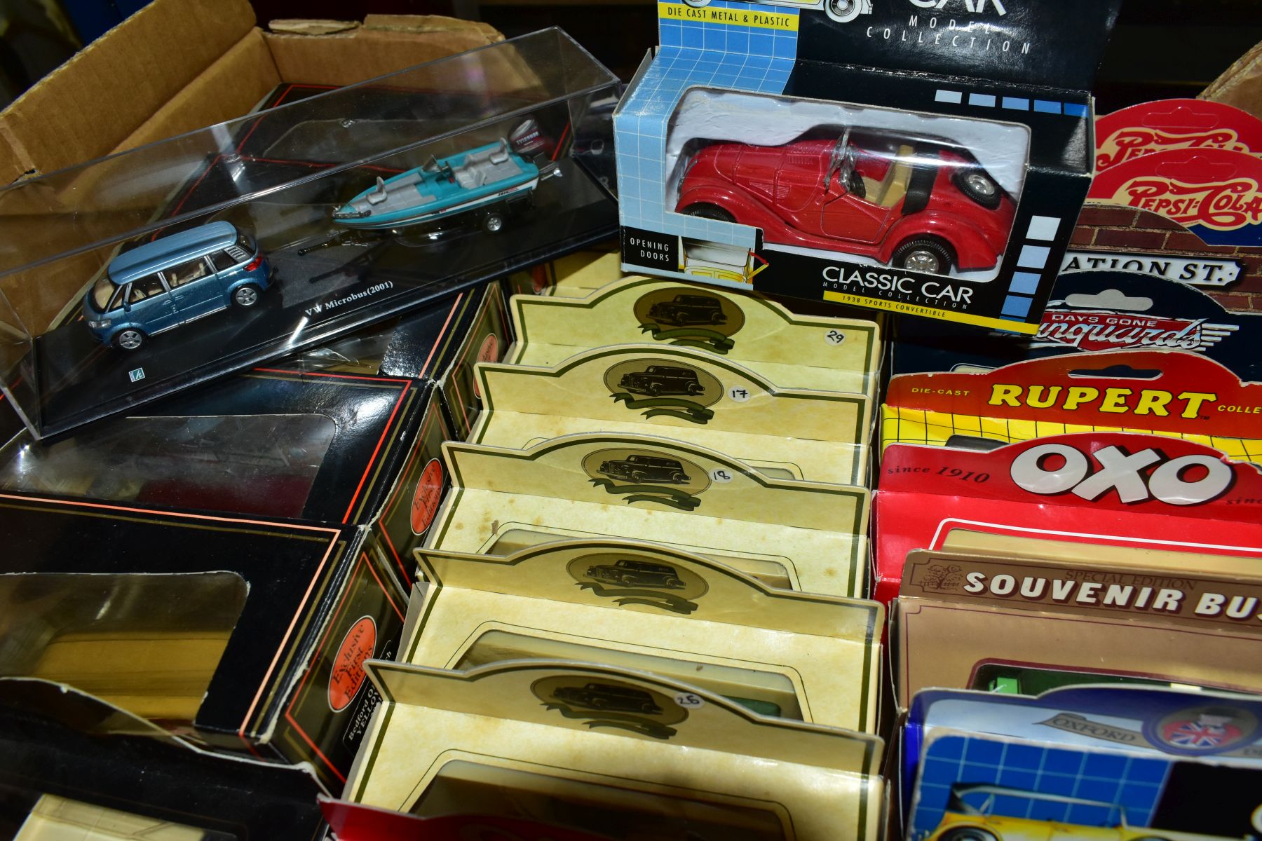 A QUANTITY OF BOXED MODERN DIECAST VEHICLES, Lledo Vanguards, Days Gone, EFE (assorted Bedford OB - Image 4 of 4