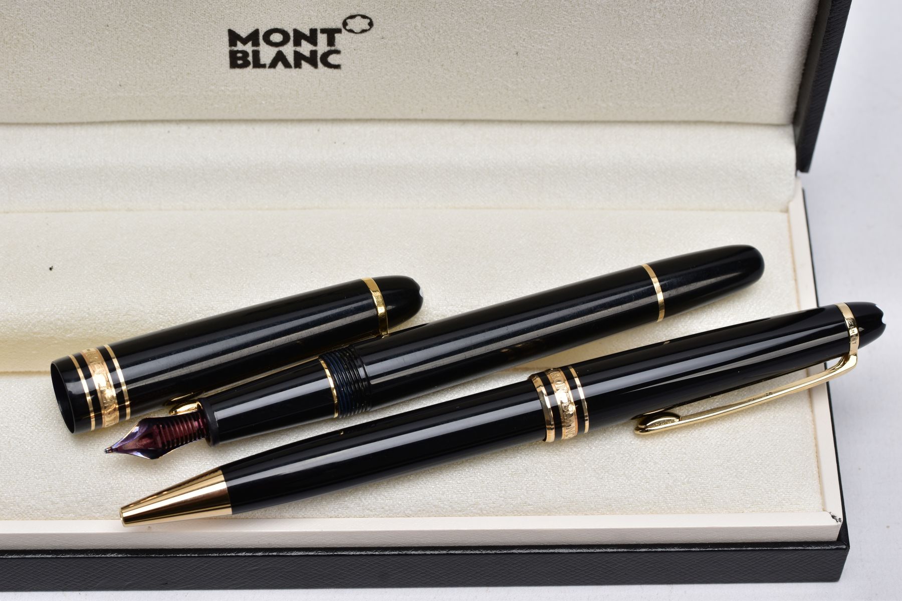 A CASED 'MONT BLANC-MEISTERSTUCK' FOUNTAIN PEN AND BALL POINT PEN, black lacquer with gold - Image 5 of 5
