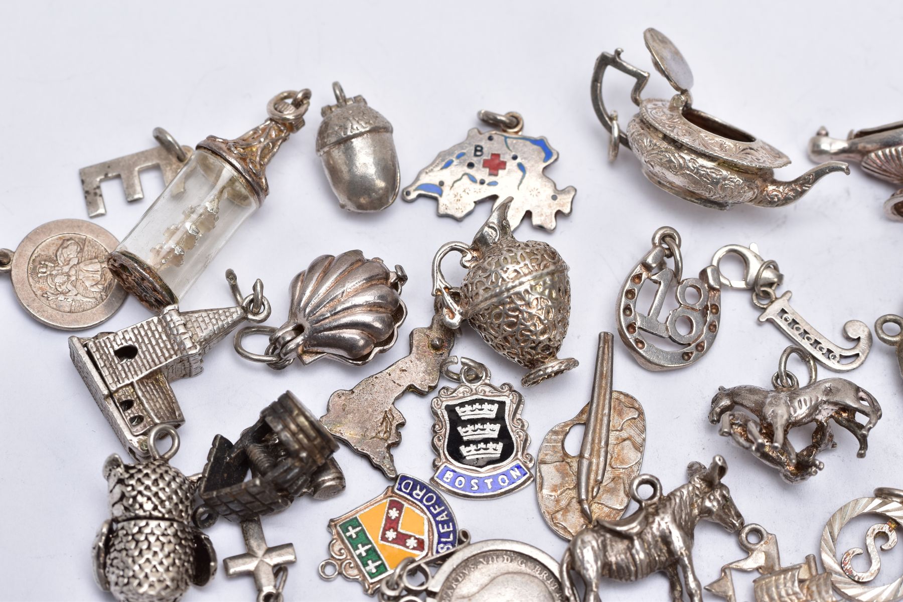 A BAG OF ASSORTED SILVER AND WHITE METAL CHARMS, to include sixty four charms in various forms - Image 4 of 7