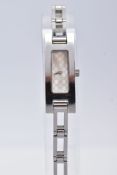 A LADIES GUCCI 3900L WRISTWATCH, stainless steel watch with a rectangular Gucci motif dial, vacant
