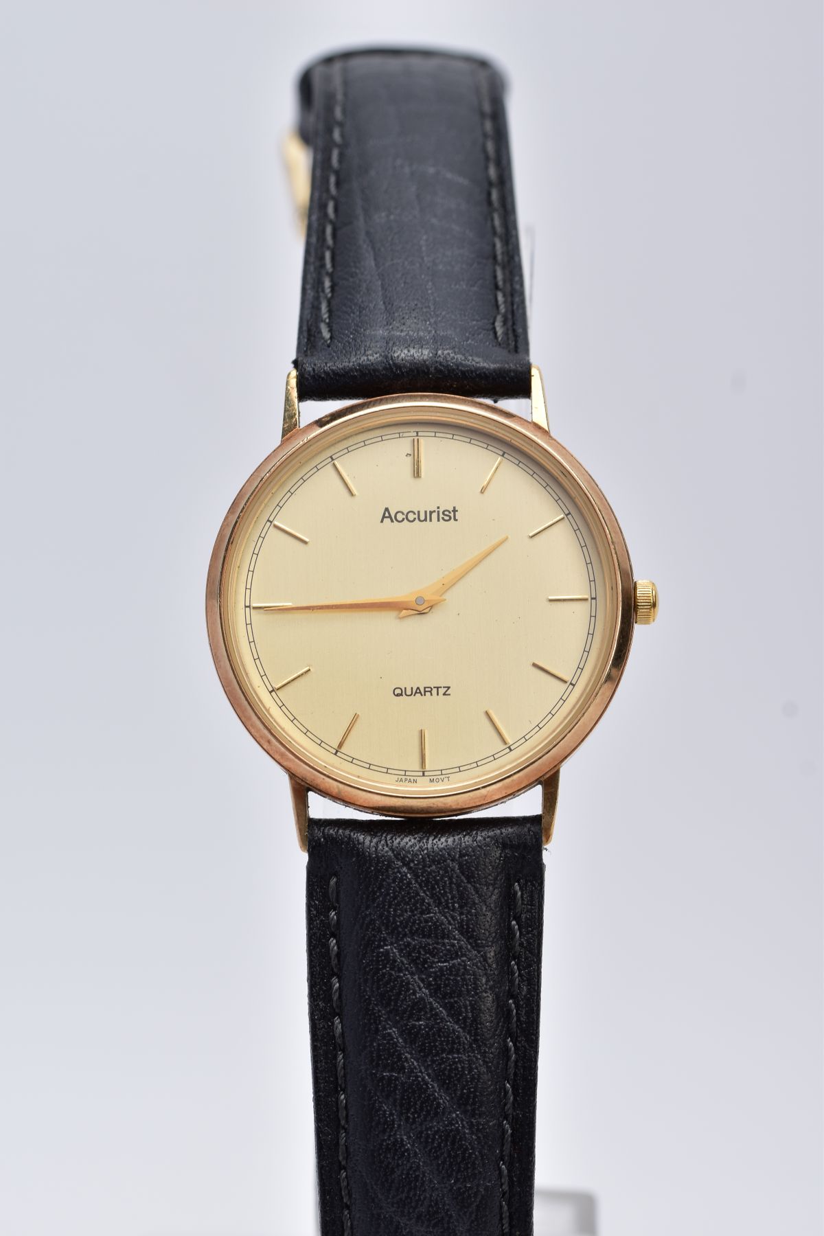 A GENTS 9CT GOLD 'ACCURIST' WRISTWATCH, round gold tone dial signed 'Accurist, Quartz', baton