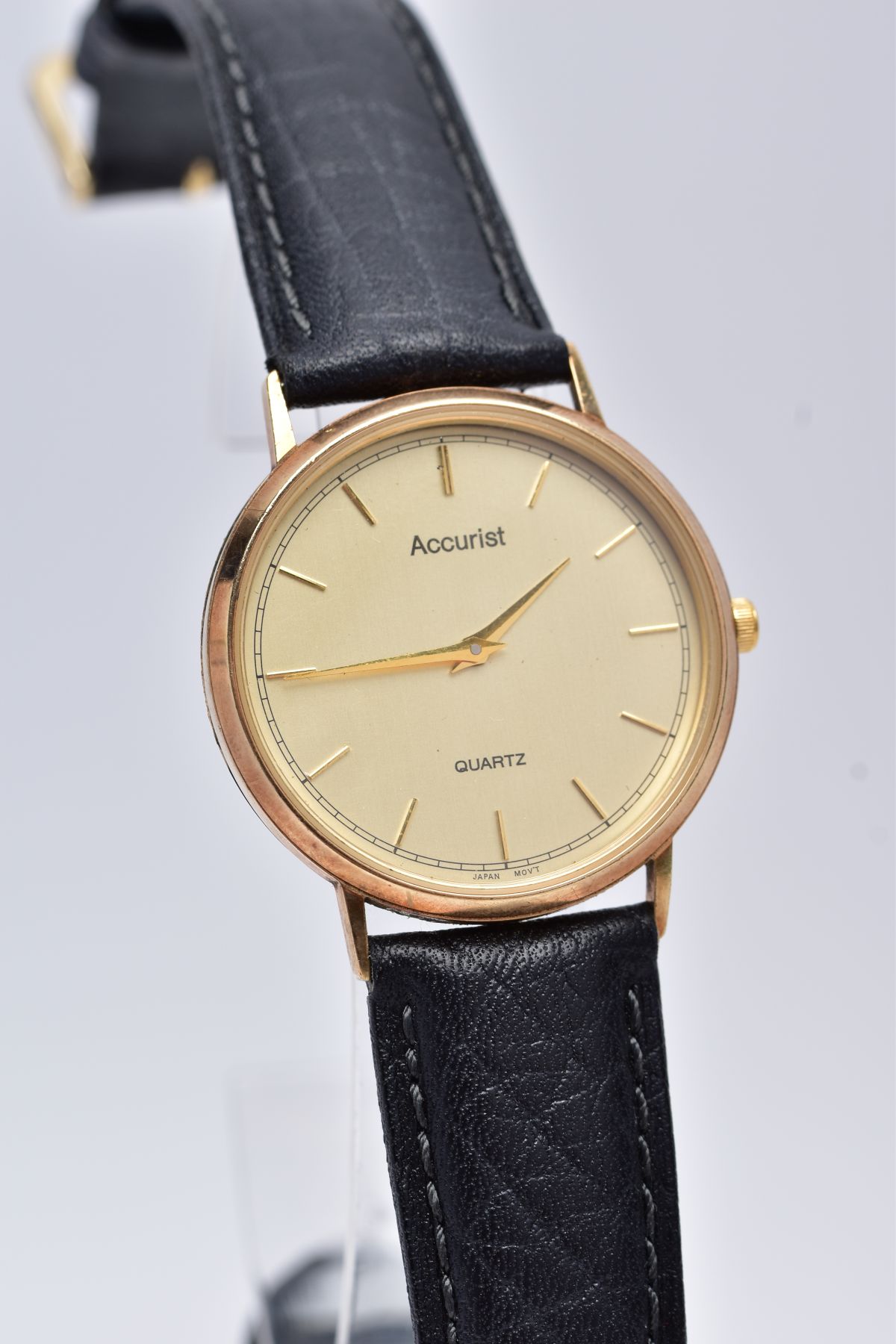 A GENTS 9CT GOLD 'ACCURIST' WRISTWATCH, round gold tone dial signed 'Accurist, Quartz', baton - Image 2 of 6