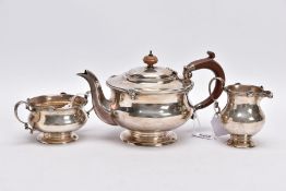 A THREE PIECE GEORGIAN SILVER TEA SET, to include teapot fitted with a brown wooden handle, a double