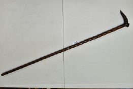 A THORN WOOD WALKING STICK with a twisted horn handle and copper collar, length approximately 88cm