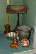 A SMALL COLLECTION OF METALWARE TO INCLUDE A TUDRIC PEWTER AND ENAMEL TWIN HANDLED ICE BUCKET, no