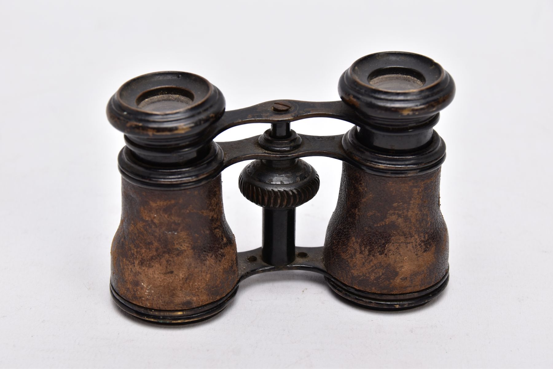 A PAIR OF EARLY 20TH CENTURY OPERA GLASSES, leather cased objective barrels, central focus wheel - Image 3 of 6