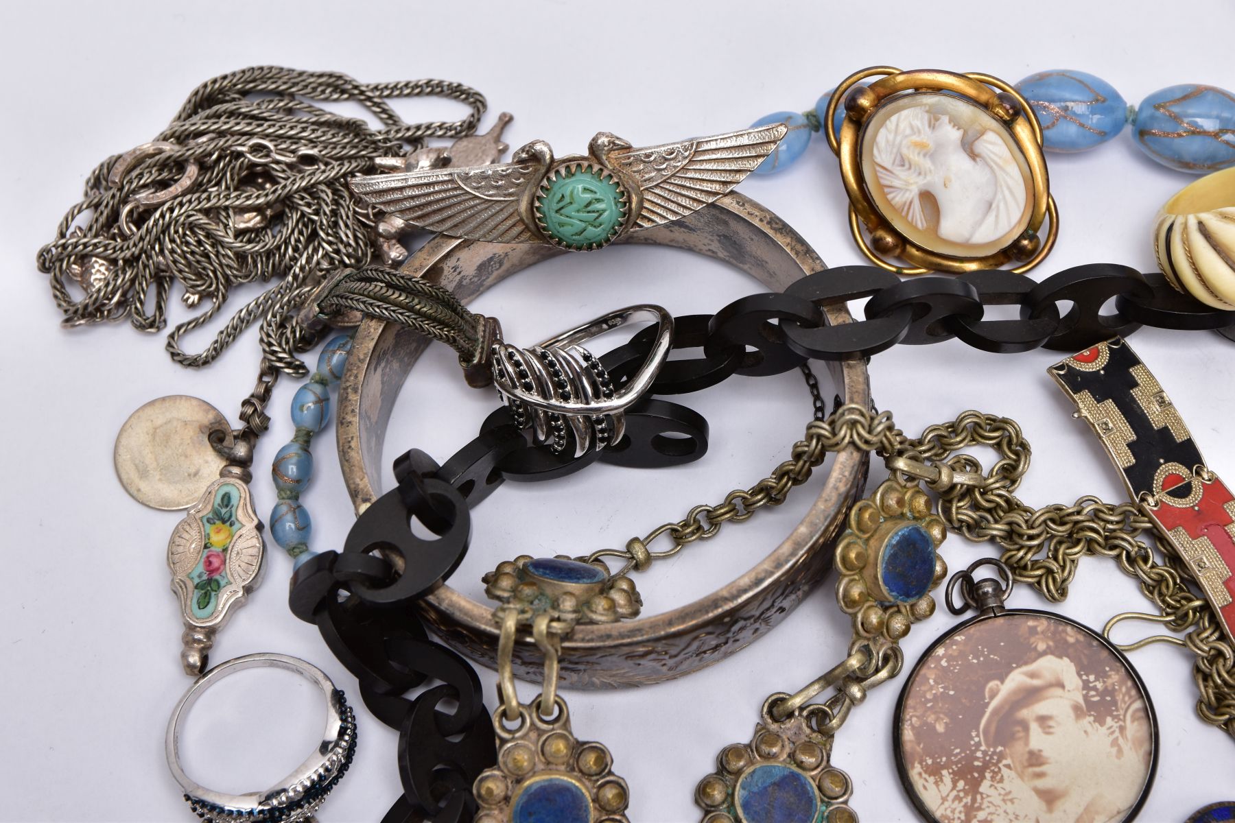 A BOX OF ASSORTED JEWELLERY, to include a yellow metal cameo brooch, depicting a gentleman in - Image 2 of 10