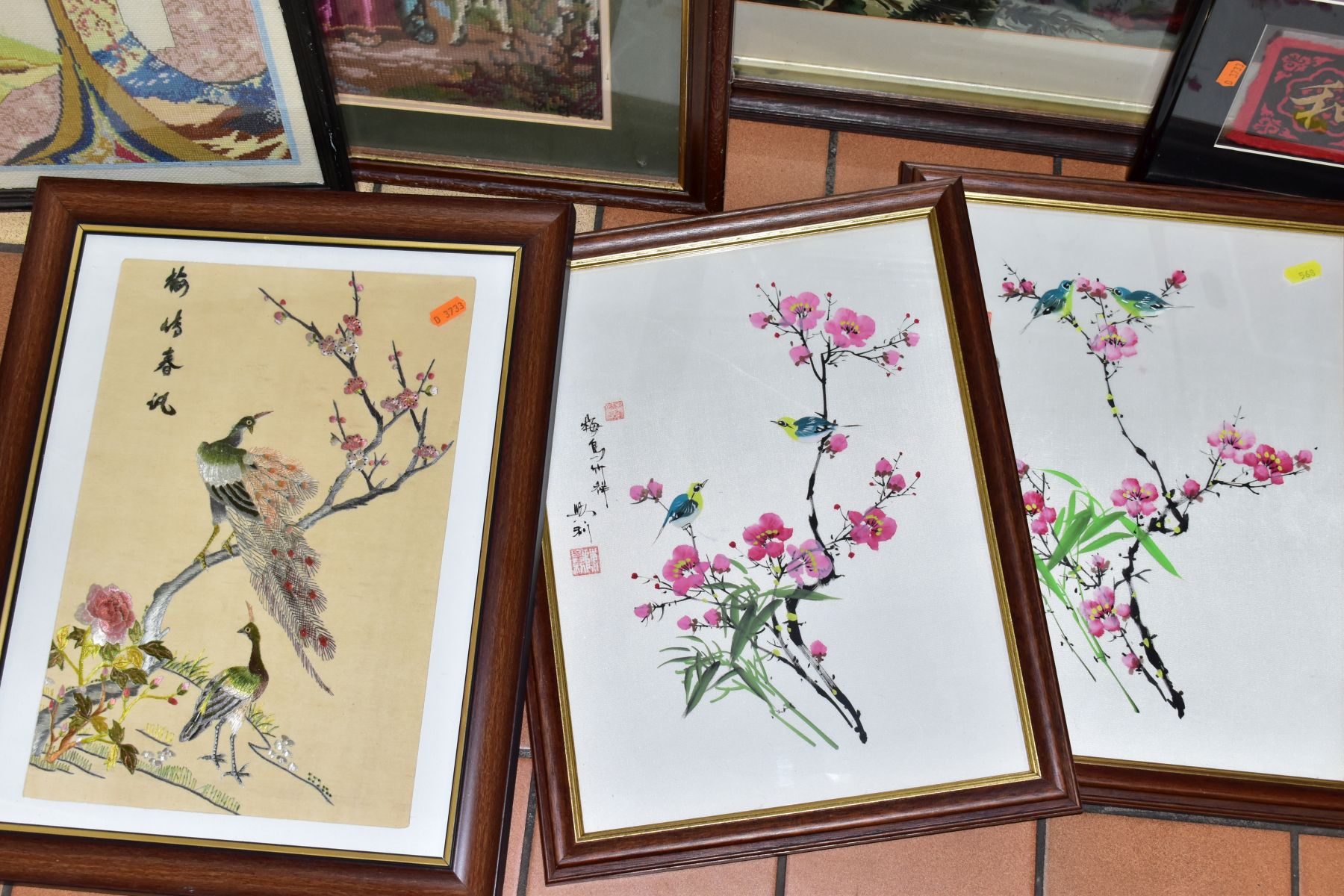 CHINESE PICTURES, to include two modern paintings on silk depicting birds and foliage, a silk - Image 3 of 7