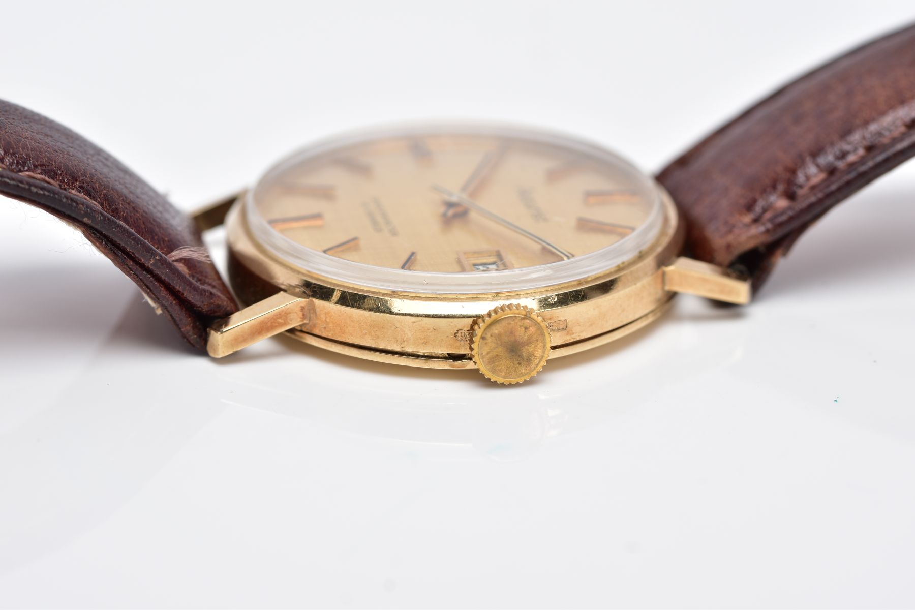 A 9CT GOLD GENTS 'ACCURIST' WRISTWATCH, hand wound movement, round gold dial signed 'Accurist, shock - Image 6 of 7