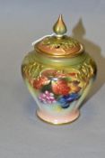 AN EARLY 20TH CENTURY ROYAL WORCESTER POT POURRI AND COVER, green, gilt and blush ground, hand