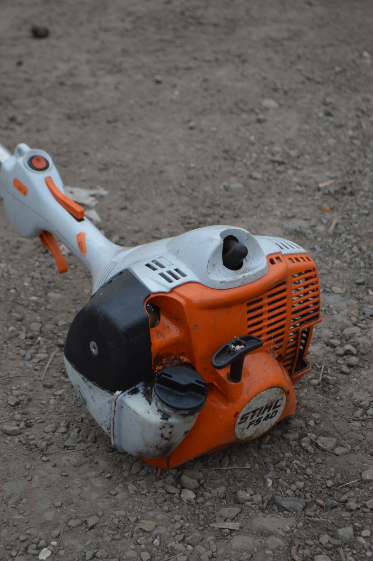 A STIHL FS40 PETROL STRIMMER (pulls freely and runs) - Image 2 of 2